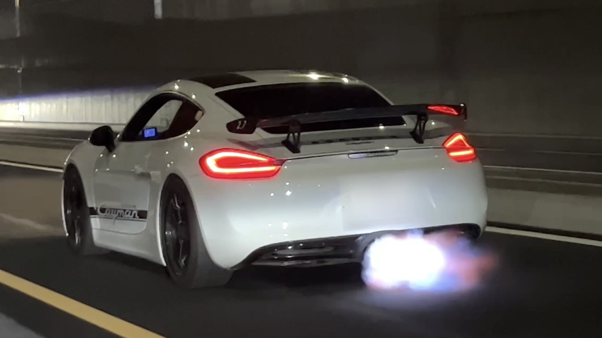 Porsche 981 Cayman] Installazione a bolla, in modo che compaiano anche gli after-fires☆mbFAST Tuning