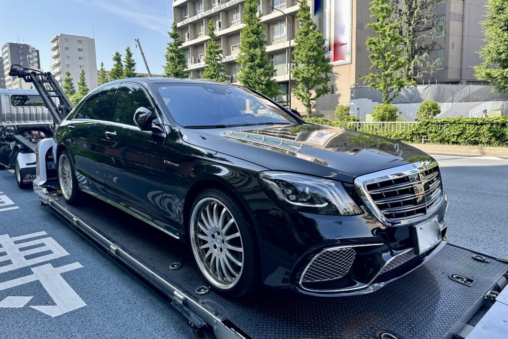 バブリング施工のため積車で搬入されたメルセデスベンツW222 S550