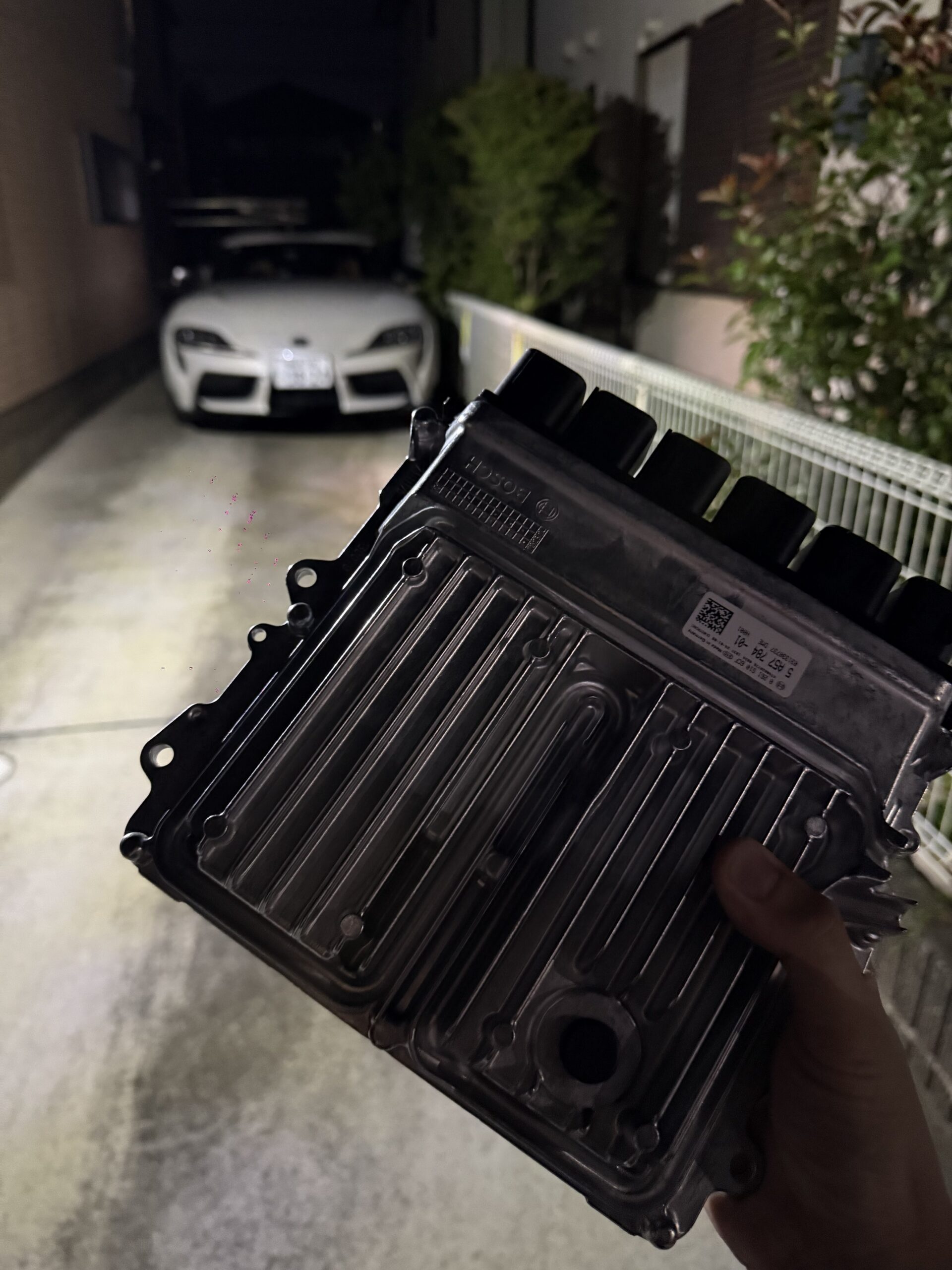 ロック解除のため海外へ発送するA91スープラのECU