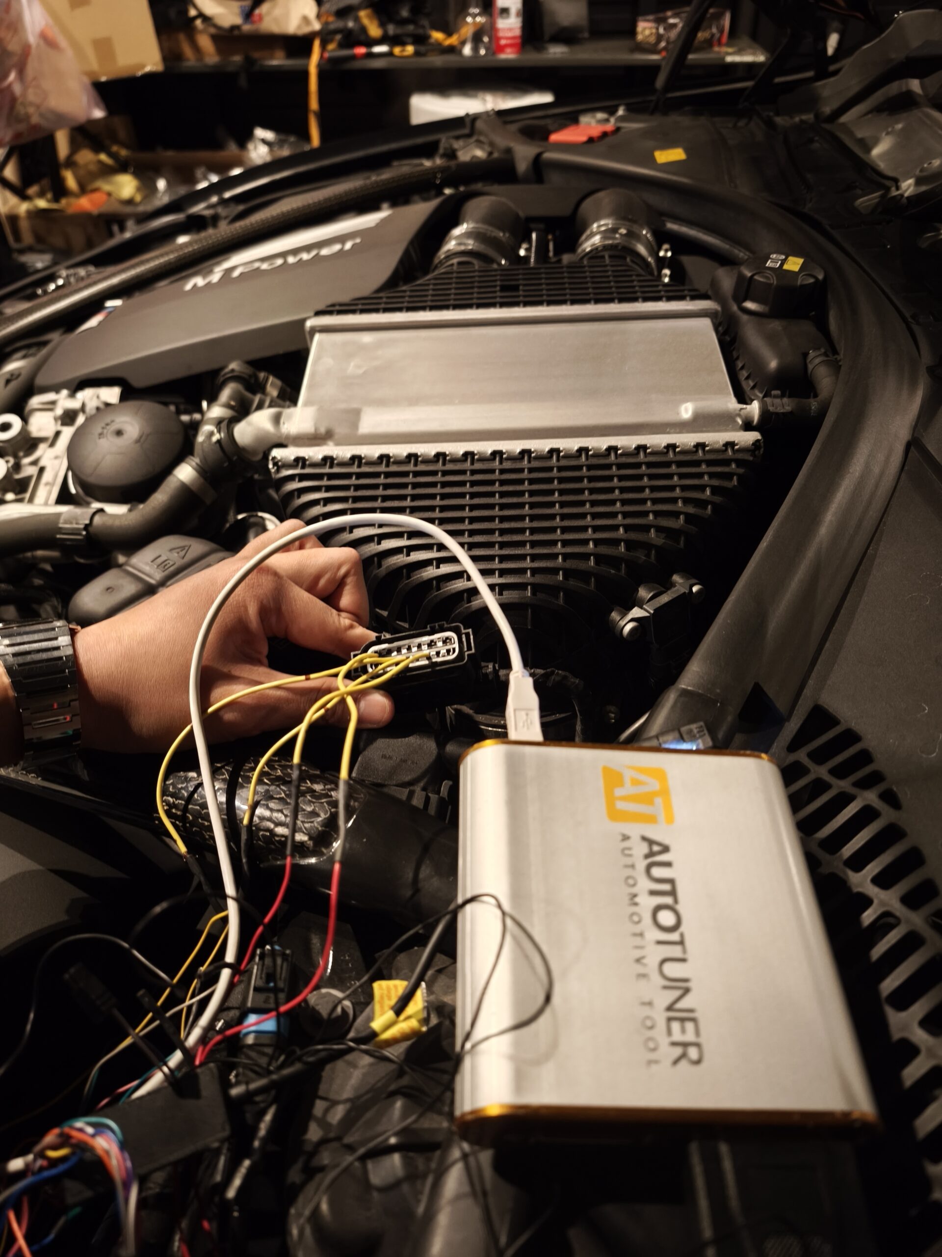 BMW M3 TCUチューニング 接続作業