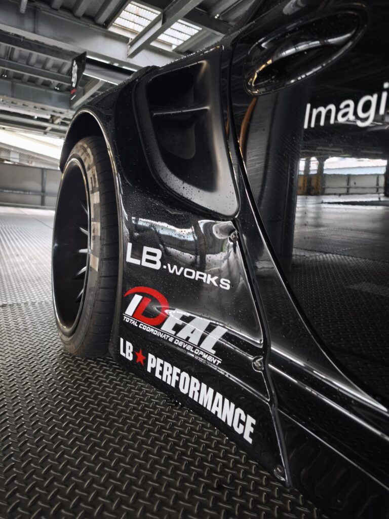 LB-WORKS 997ターボSカブリオレ iDEAL車高調＆ワイドフェンダー サイドクローズアップ