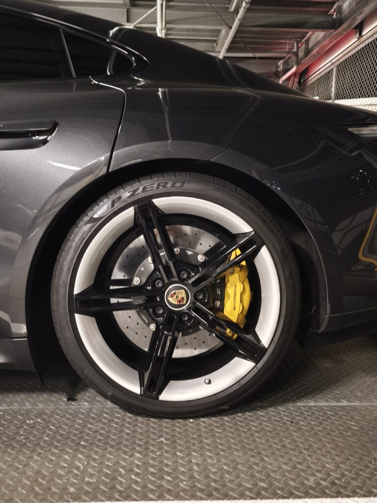 MVIMG_20260430_201353 – mbFAST Tuning タイカン ターボS イエローブレーキキャリパー ピレリ P ZERO