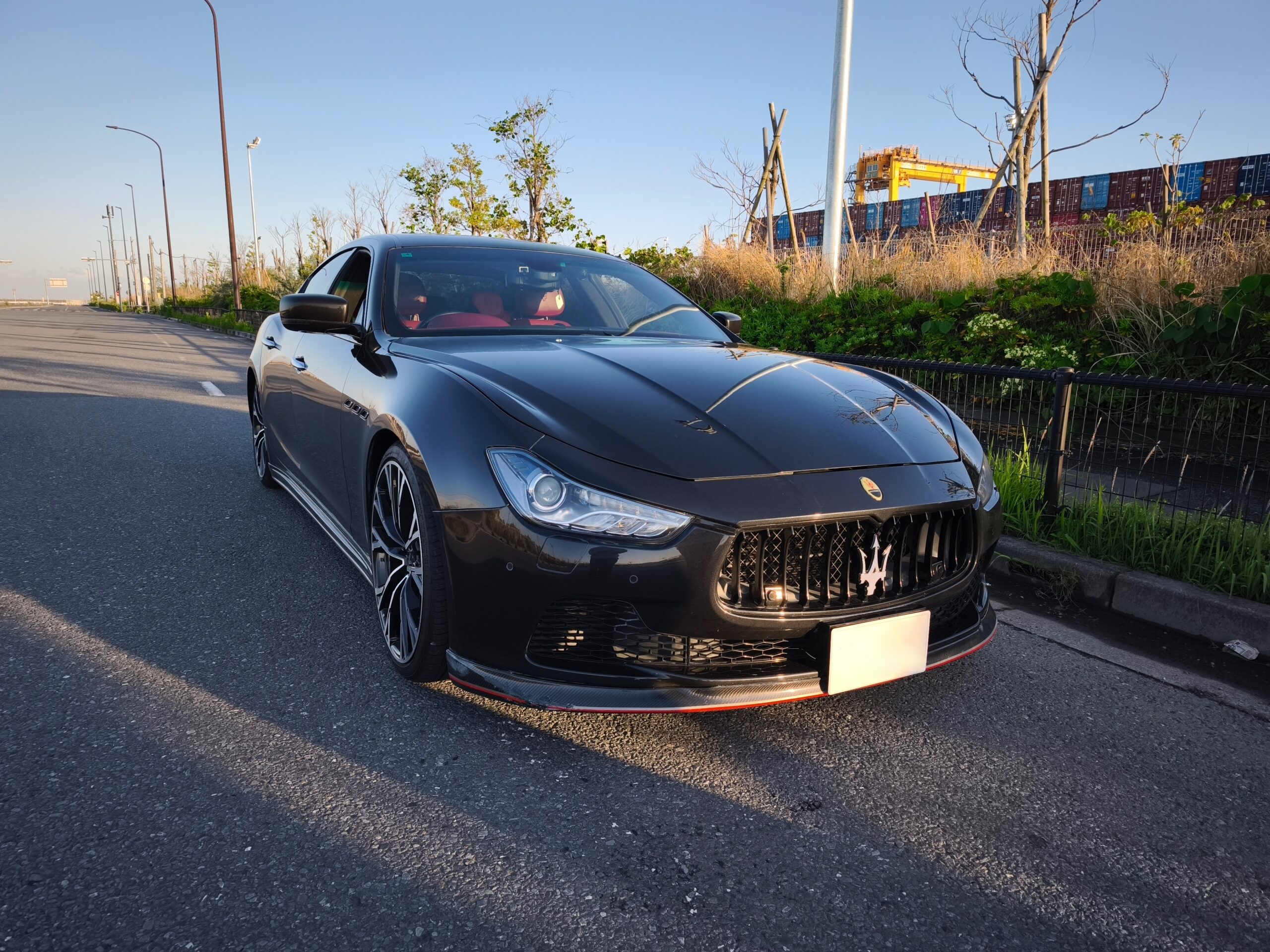マセラティ ギブリS ブラック フロントビュー 納車翌日に群馬から来店