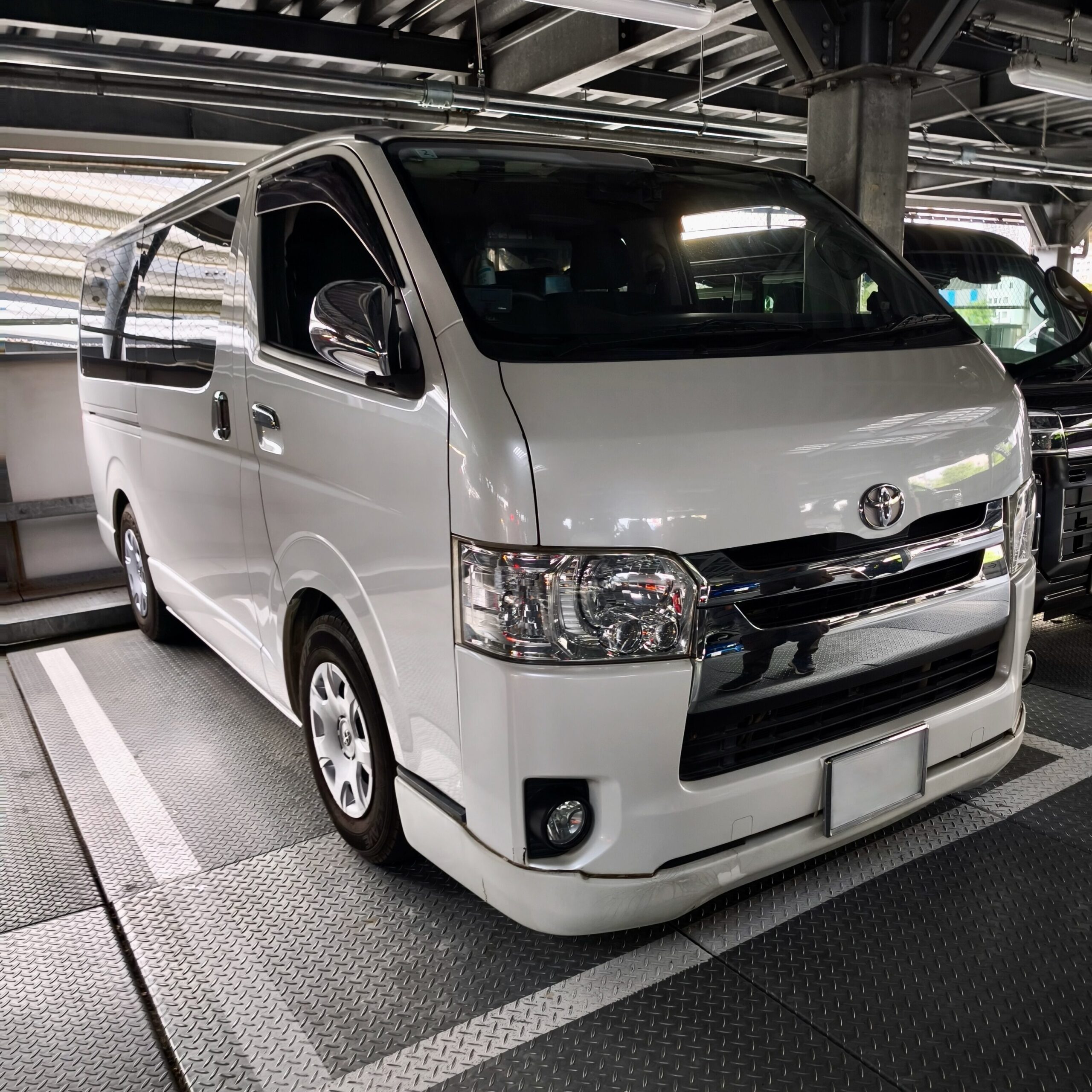 ハイエース200系 4型 1KD-FTV ECUチューニング・リミッターカット・EGRカット施工車両入庫時の写真