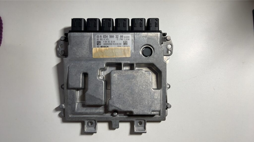 line_oa_chat_260602_165725 – mbFAST Tuning W213 E220dのECU(エンジンコントロールユニット)― 書き換え前に取り外した状態