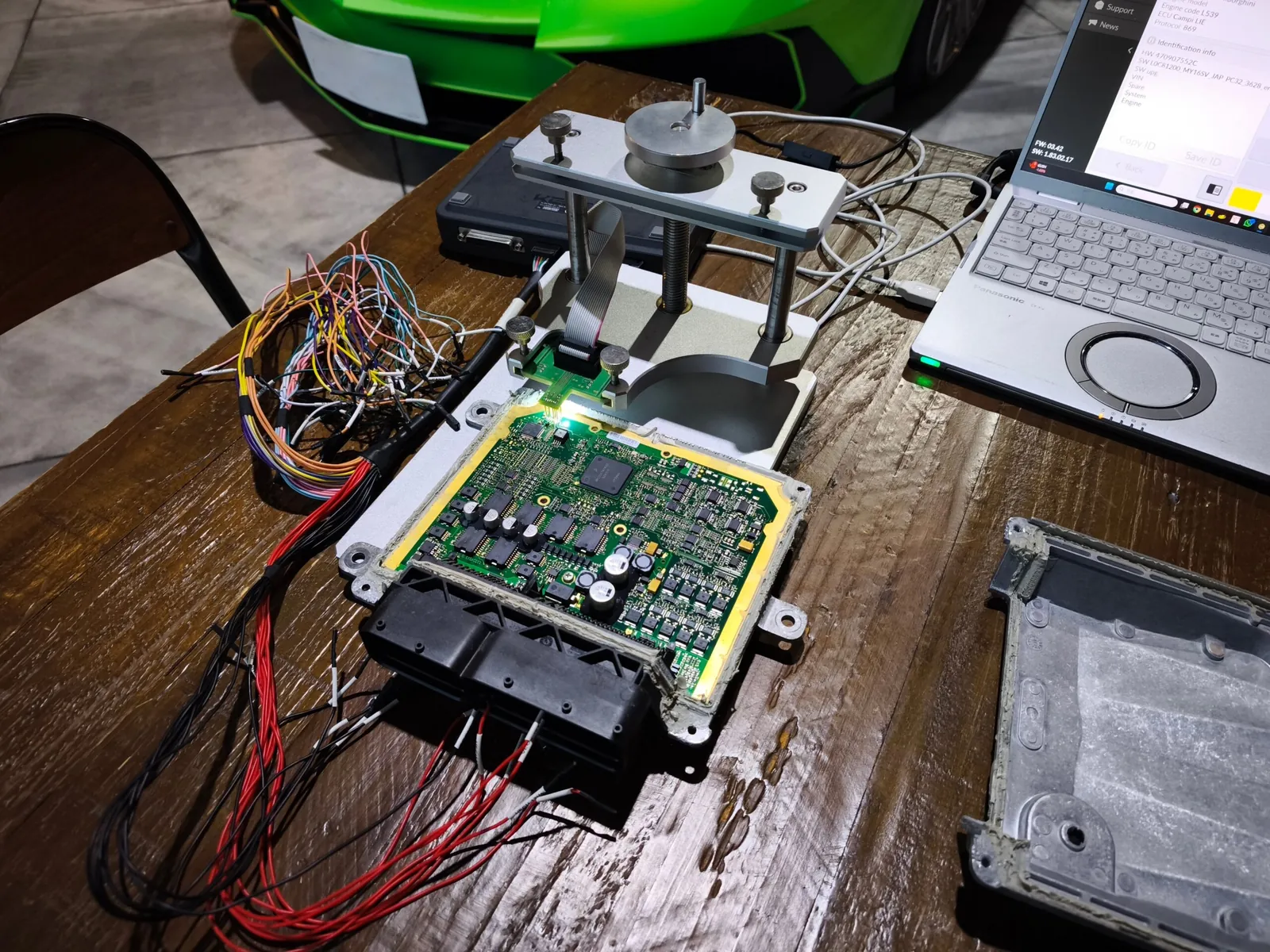 Pops and bangs ECU tuning work on a Lamborghini Aventador