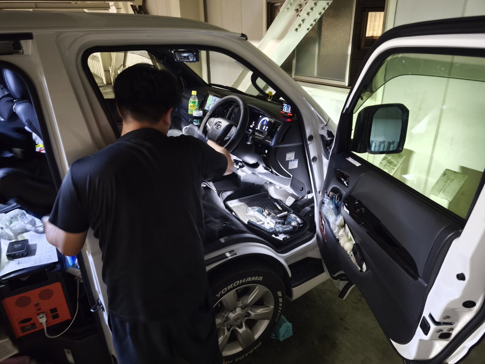9型ハイエース ECU脱着作業