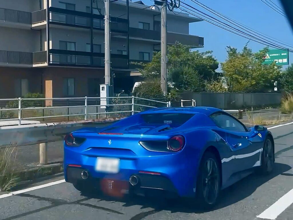 岡山の認定代理店T-FACTORYで施工中のフェラーリ488スパイダー