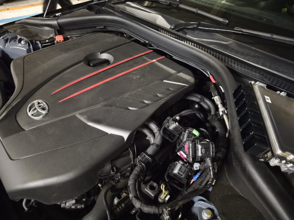 A91スープラのECUアンロック作業の様子
