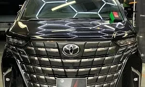 alphard40-ceramic-coating-1 – mbFAST Tuning 40アルファードのフロント全体、グラフェンセラミックコーティング施工後の艶感が確認できる写真