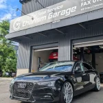 Charism Garageの店舗前に停車したAudi A5スポーツバックの外観写真
