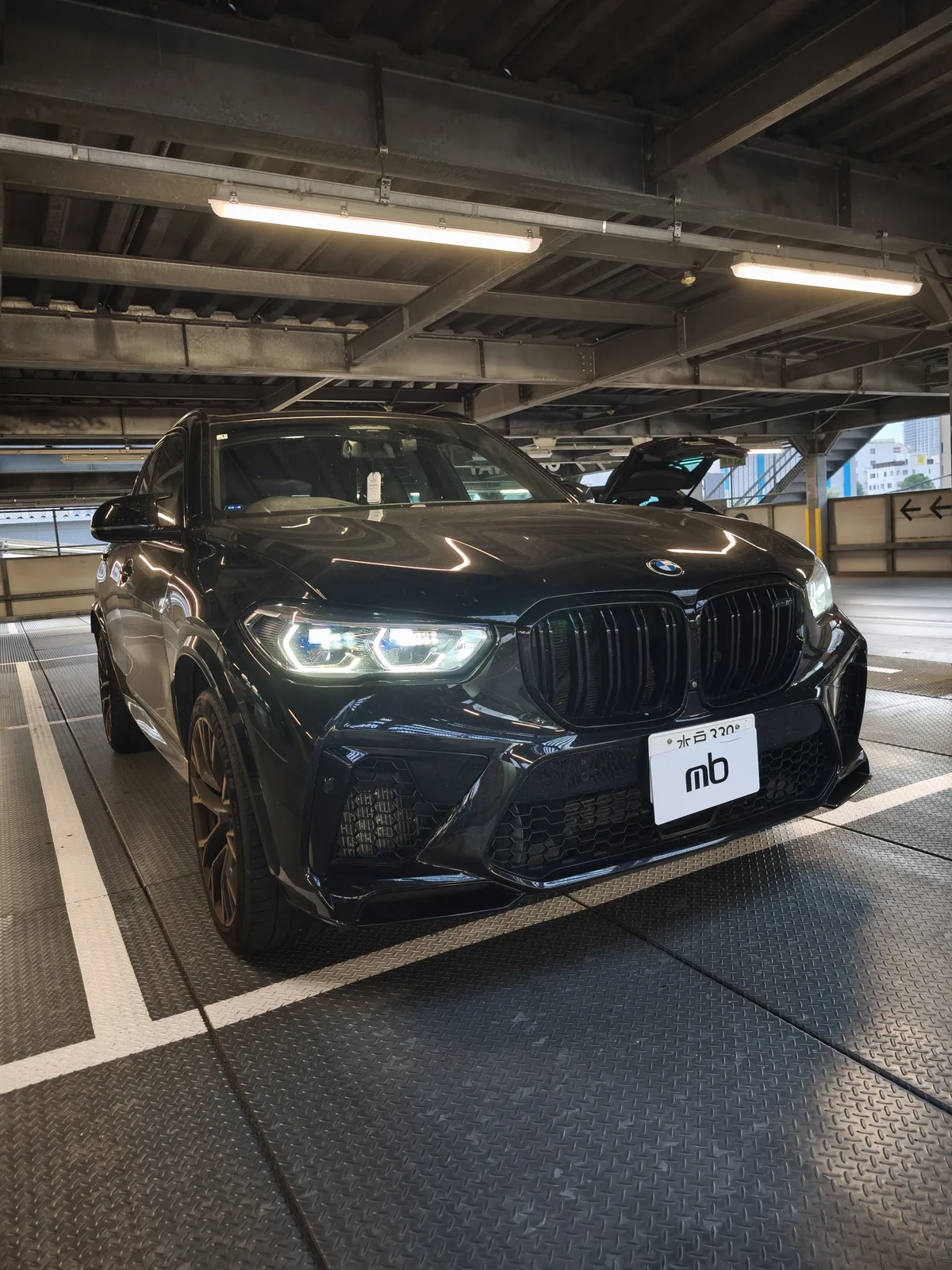 bmw-x5m-competition-front – mbFAST Tuning BMW X5M Competition フロント(施工車両)