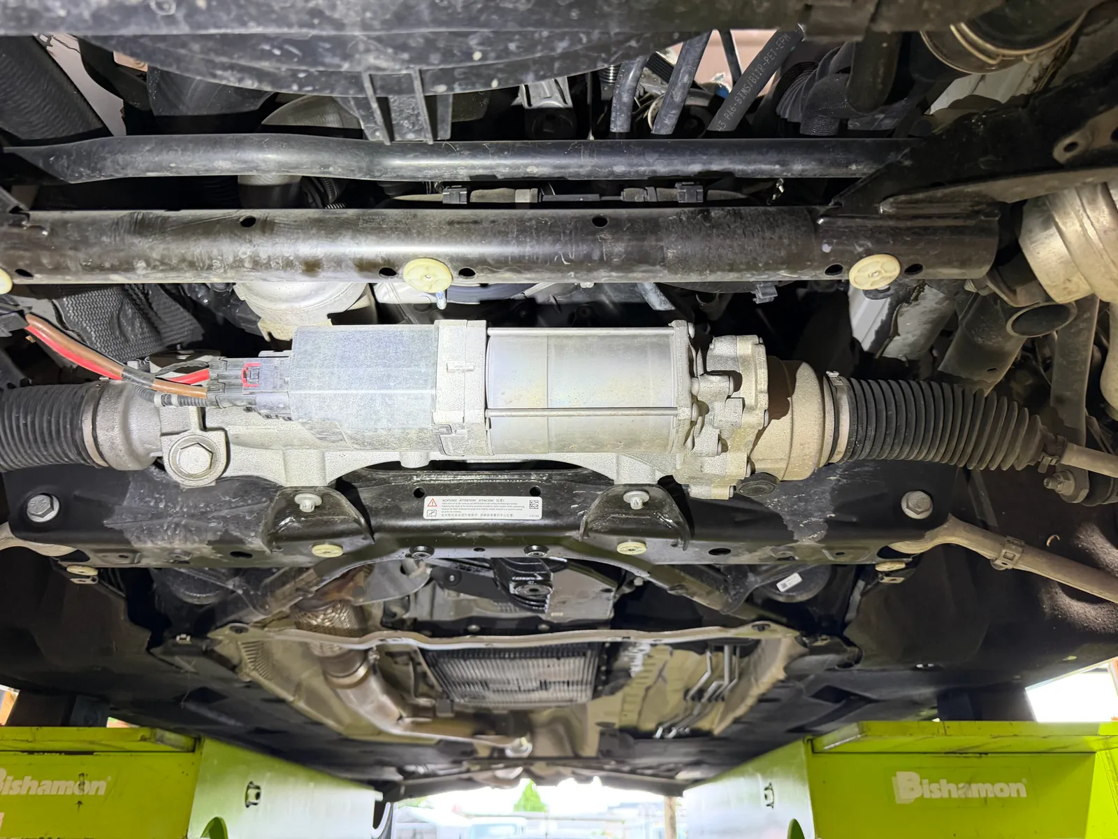 f31-328i-oil-pan-replacement-2 – mbFAST Tuning ステアリングラックとデファレンシャル周辺の部品