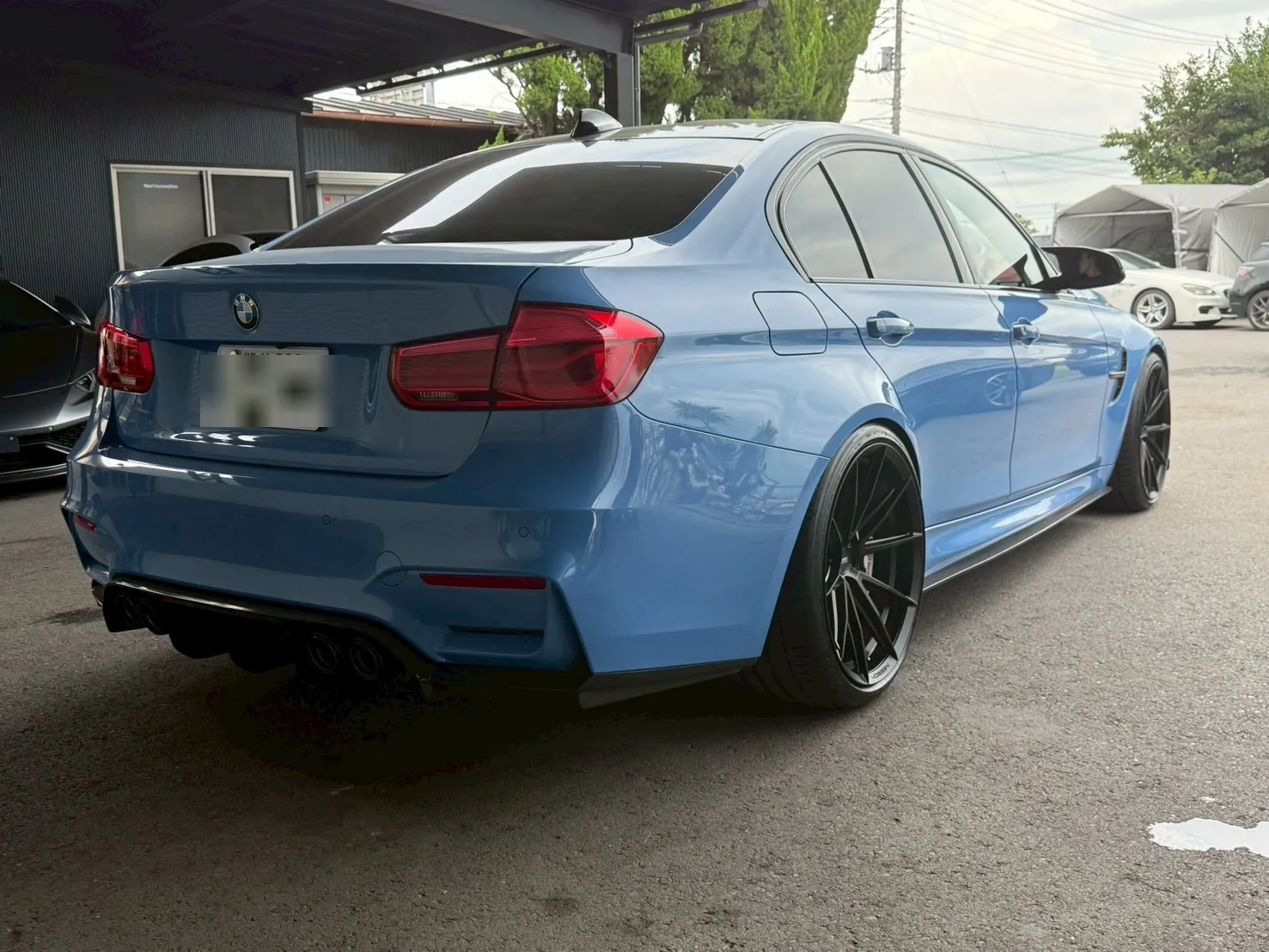 BMW M3のリア斜め後方からの全体写真