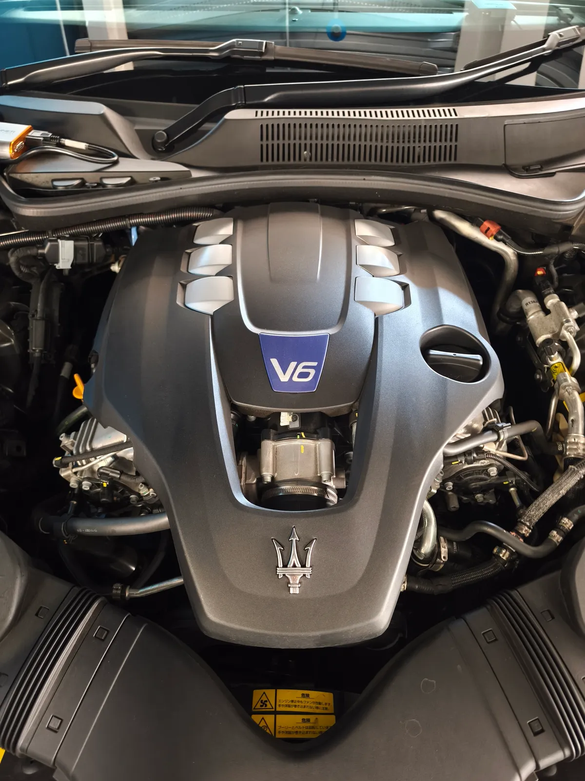 マセラティギブリ モデナSのV6エンジンルーム