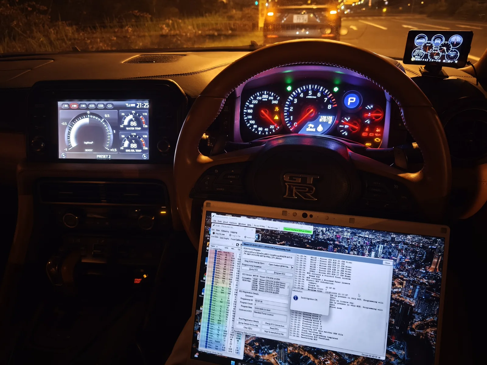 R35 GT-RのECU書き換えとログ取得の作業風景 – mbFAST Tuning R35 GT-RのECU書き換えとログ取得の作業風景