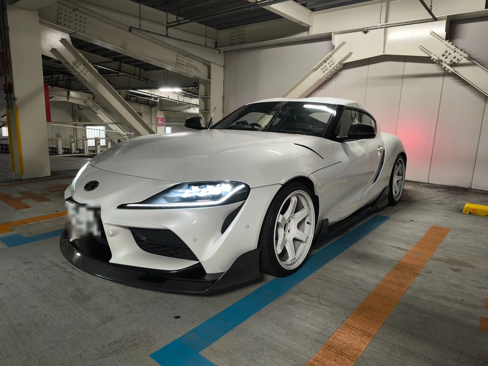 supra-a91-tuning-engine-drivetrain-1 – mbFAST Tuning 白いA91スープラの駐車場での外観写真