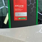 ボルボXC40に施工したiglcoatings ARCANEのパッケージとボディに水滴が弾く様子