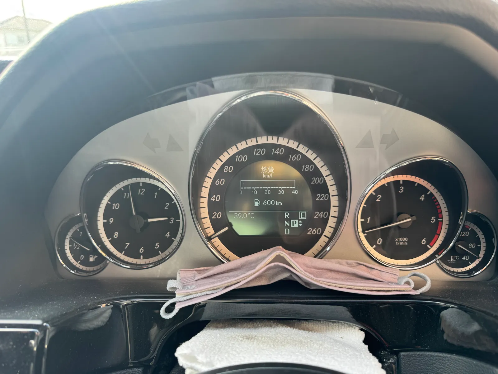 w212-e350bluetec-ecu-tuning-5 – mbFAST Tuning 作業後、警告表示が消え通常のメーター表示に戻った様子