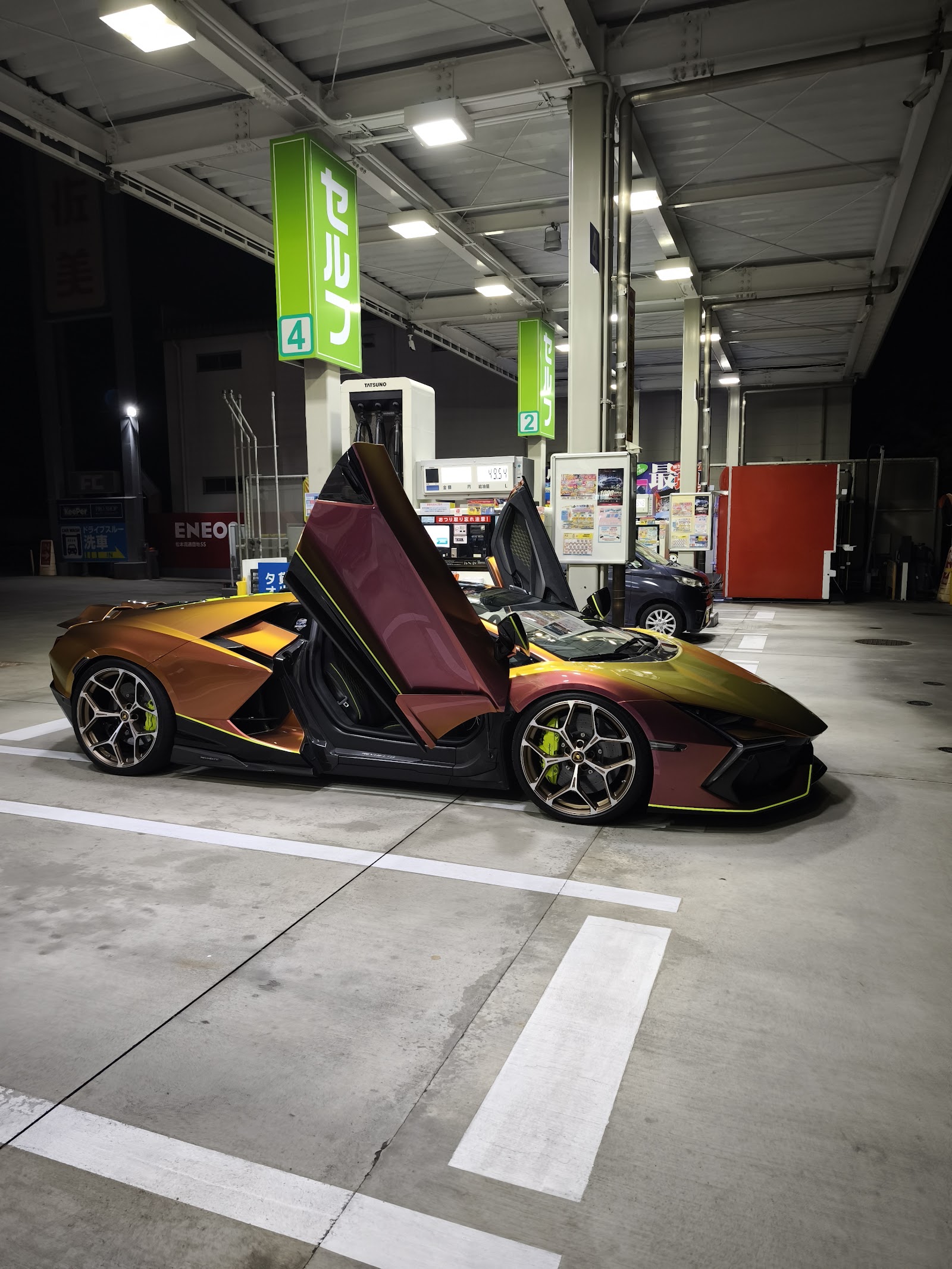 Maziora color-shifting Lamborghini Revuelto at night with bo – mbFAST Tuning Maziora color-shifting Lamborghini Revuelto at night with both doors up, gold-to-magenta paint under the lights