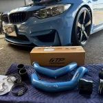 FTP motorsport製パイプキットとBMW M3のフロントビュー