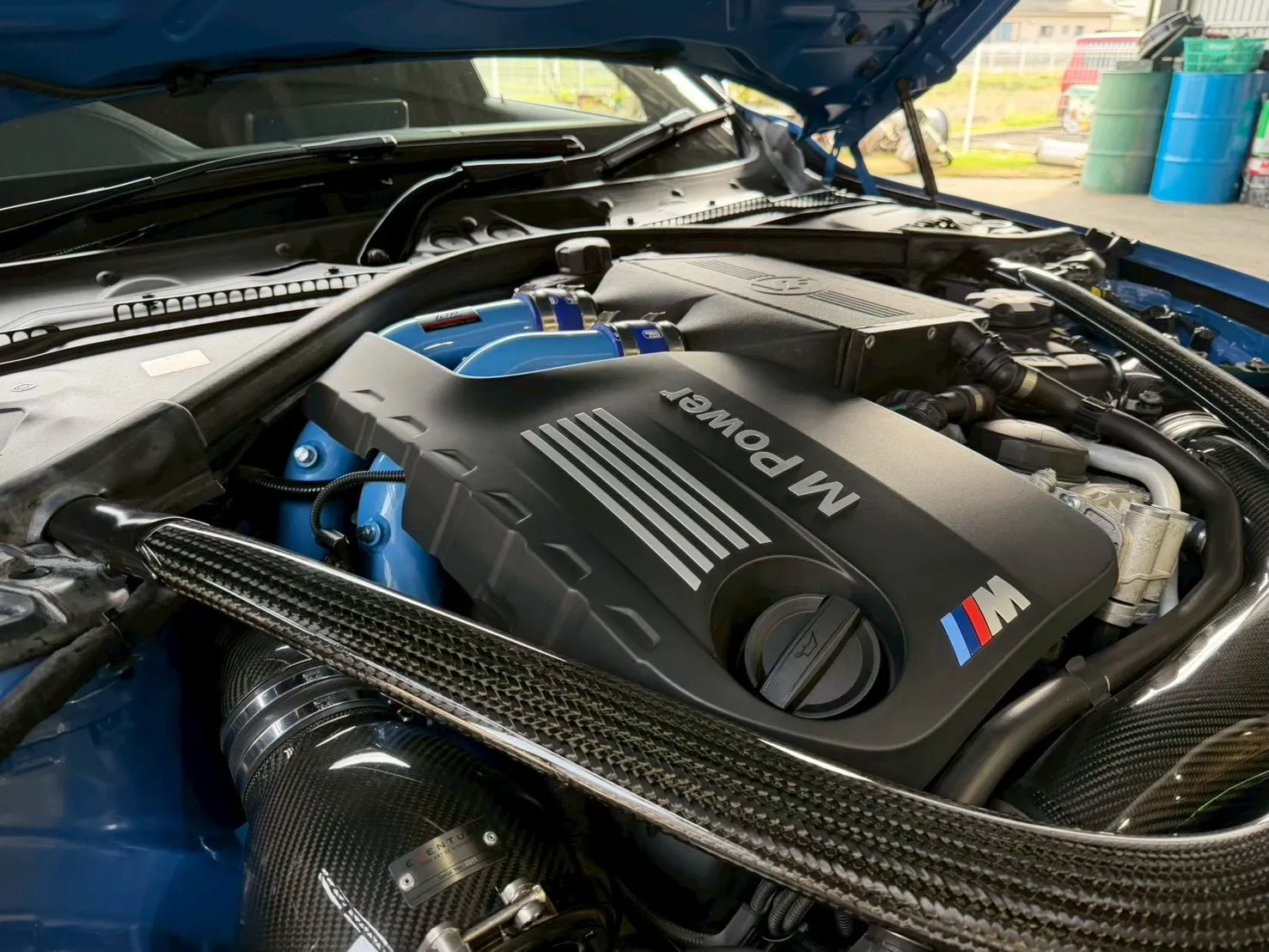 bmw-m3-charge-pipe-replacement-4 – mbFAST Tuning FTPパイプ取り付け後のエンジンルーム全体
