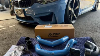 BMW M3 フロントとFTPモータースポーツ製チャージパイプキットの外観