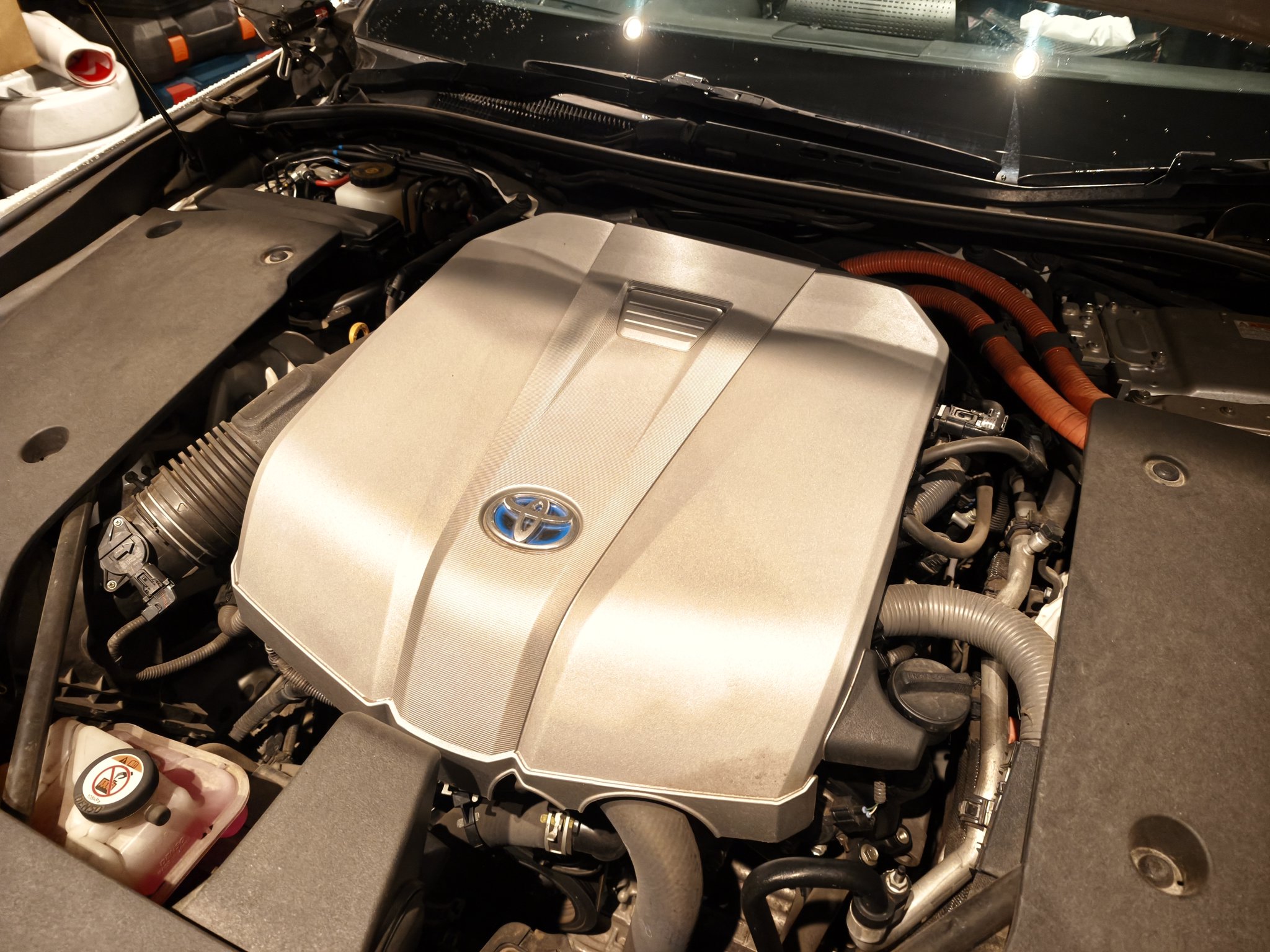 220系クラウンの8GR-FXS 3.5L V6ハイブリッドエンジンルーム